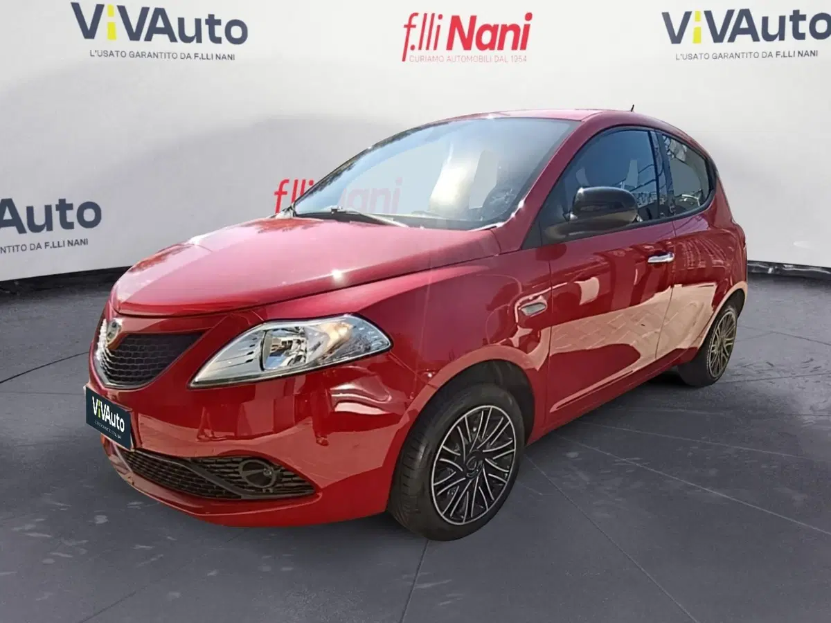 Lancia Ypsilon usata a Massa-Carrara