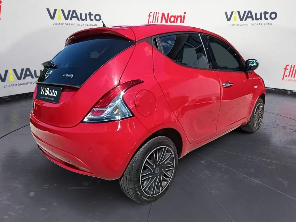 Lancia Ypsilon usata a Massa-Carrara (2)
