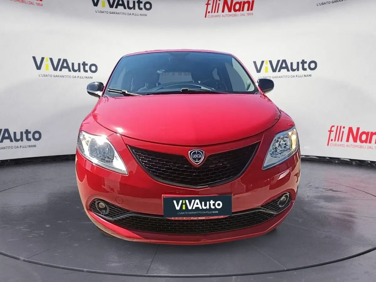 Lancia Ypsilon usata a Massa-Carrara (3)