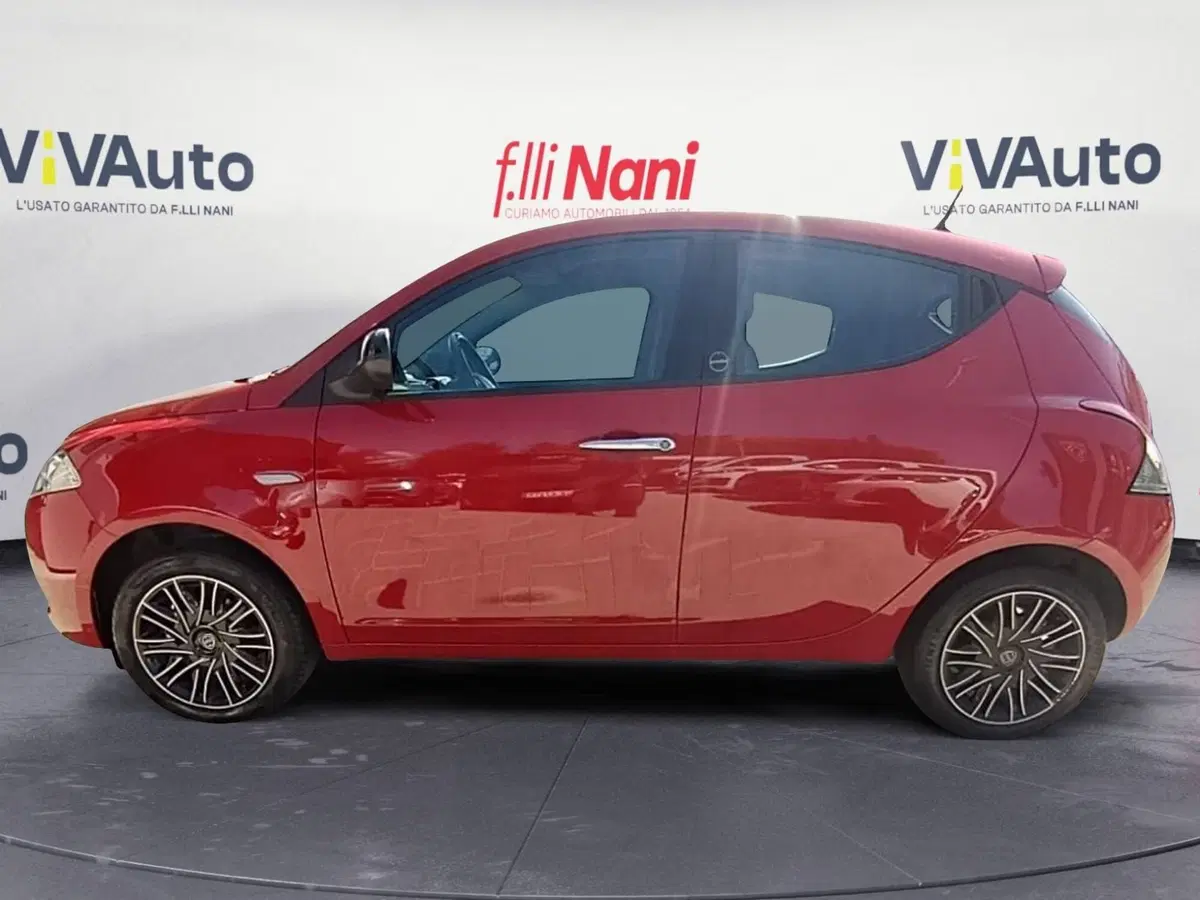 Lancia Ypsilon usata a Massa-Carrara (7)