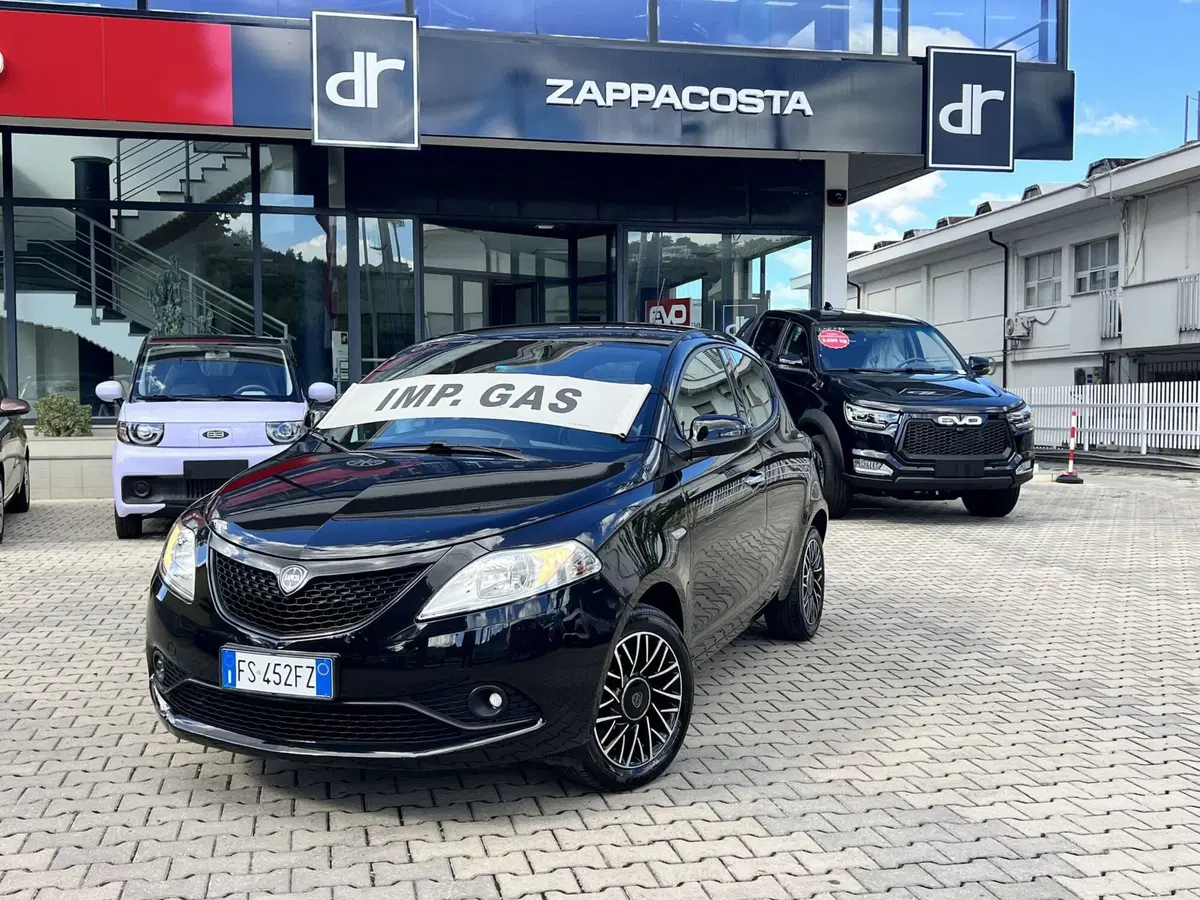 Lancia Ypsilon usata a Chieti