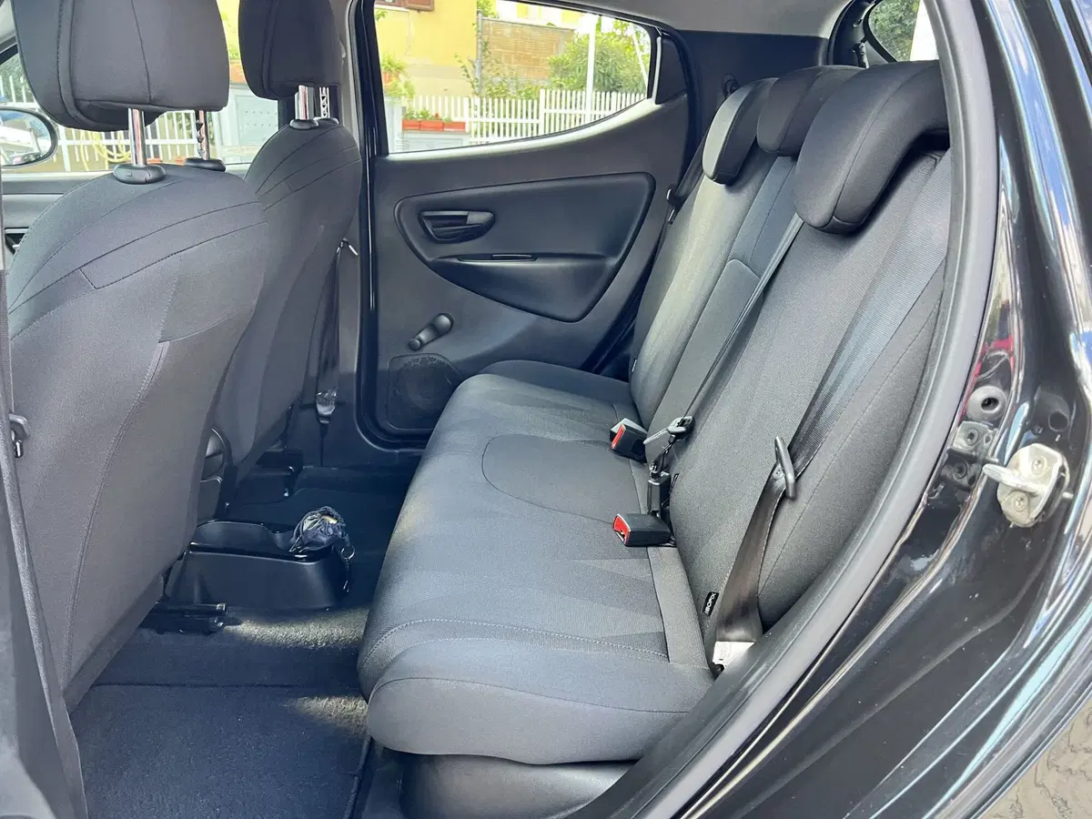 Lancia Ypsilon usata a Chieti (10)