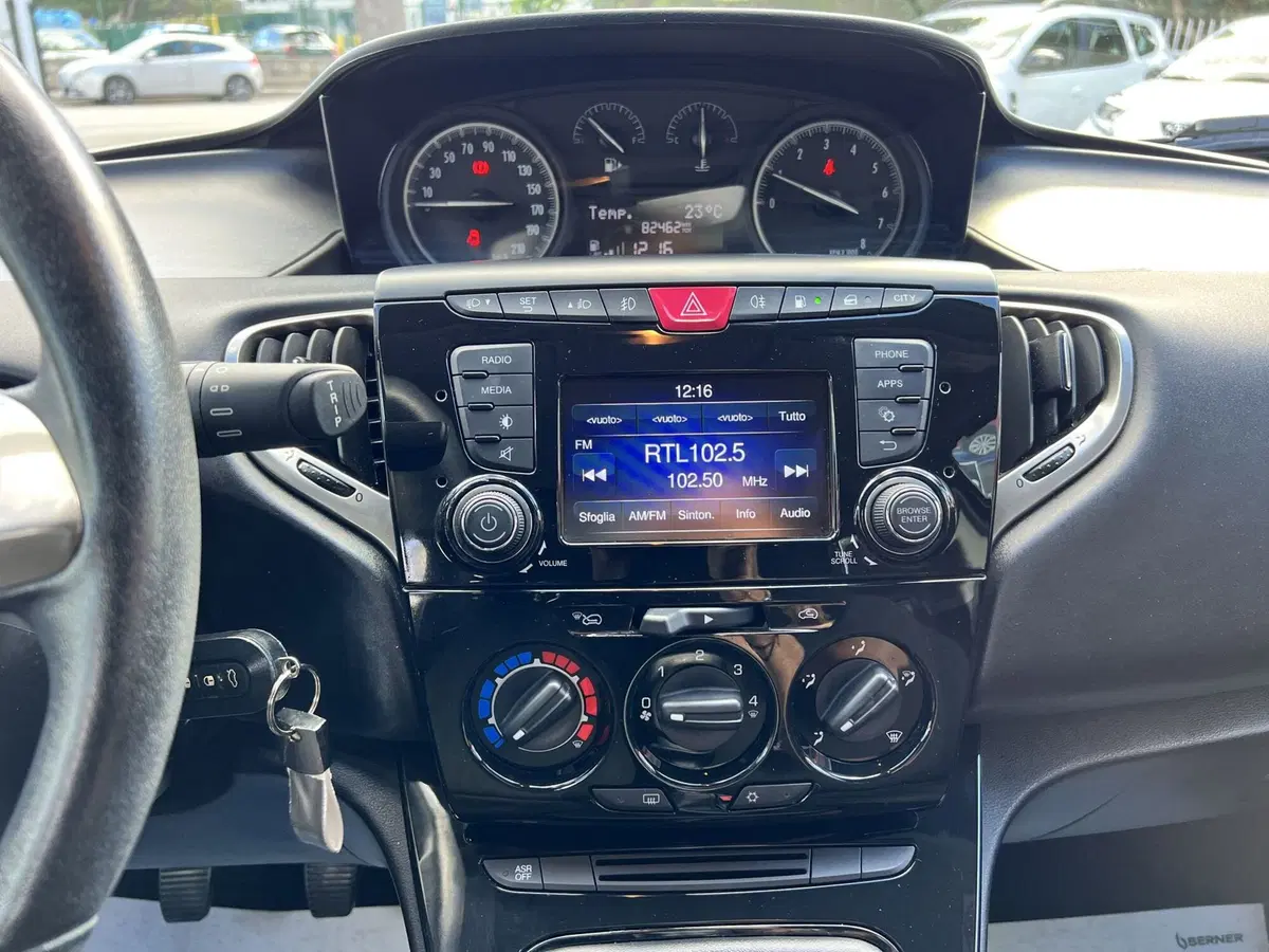 Lancia Ypsilon usata a Chieti (14)