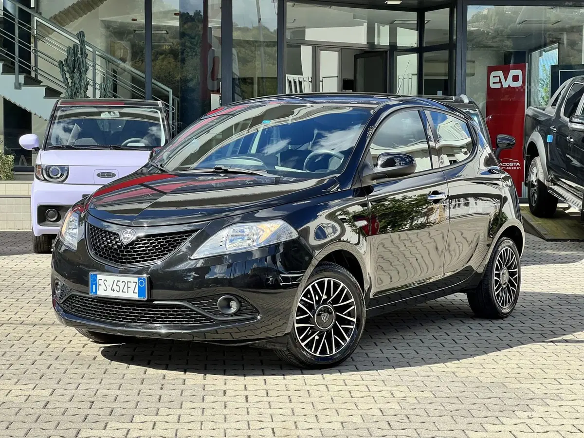 Lancia Ypsilon usata a Chieti (17)