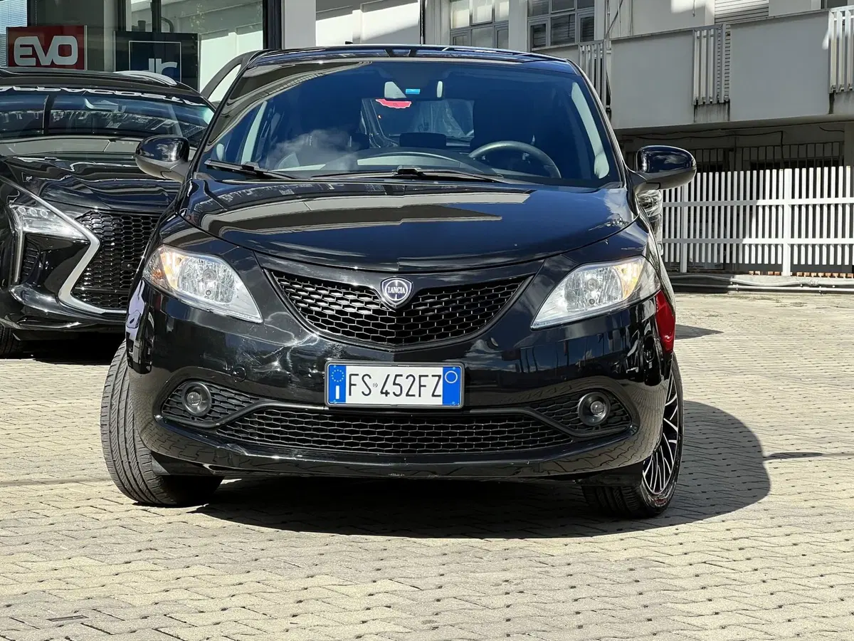 Lancia Ypsilon usata a Chieti (2)