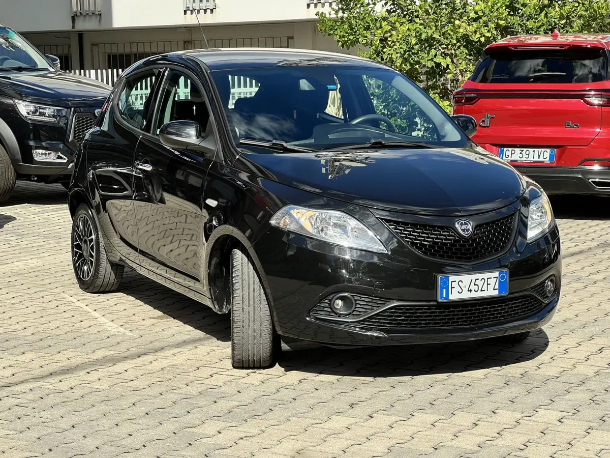 Lancia Ypsilon usata a Chieti (3)