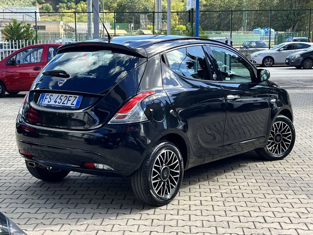 Lancia Ypsilon usata a Chieti (4)