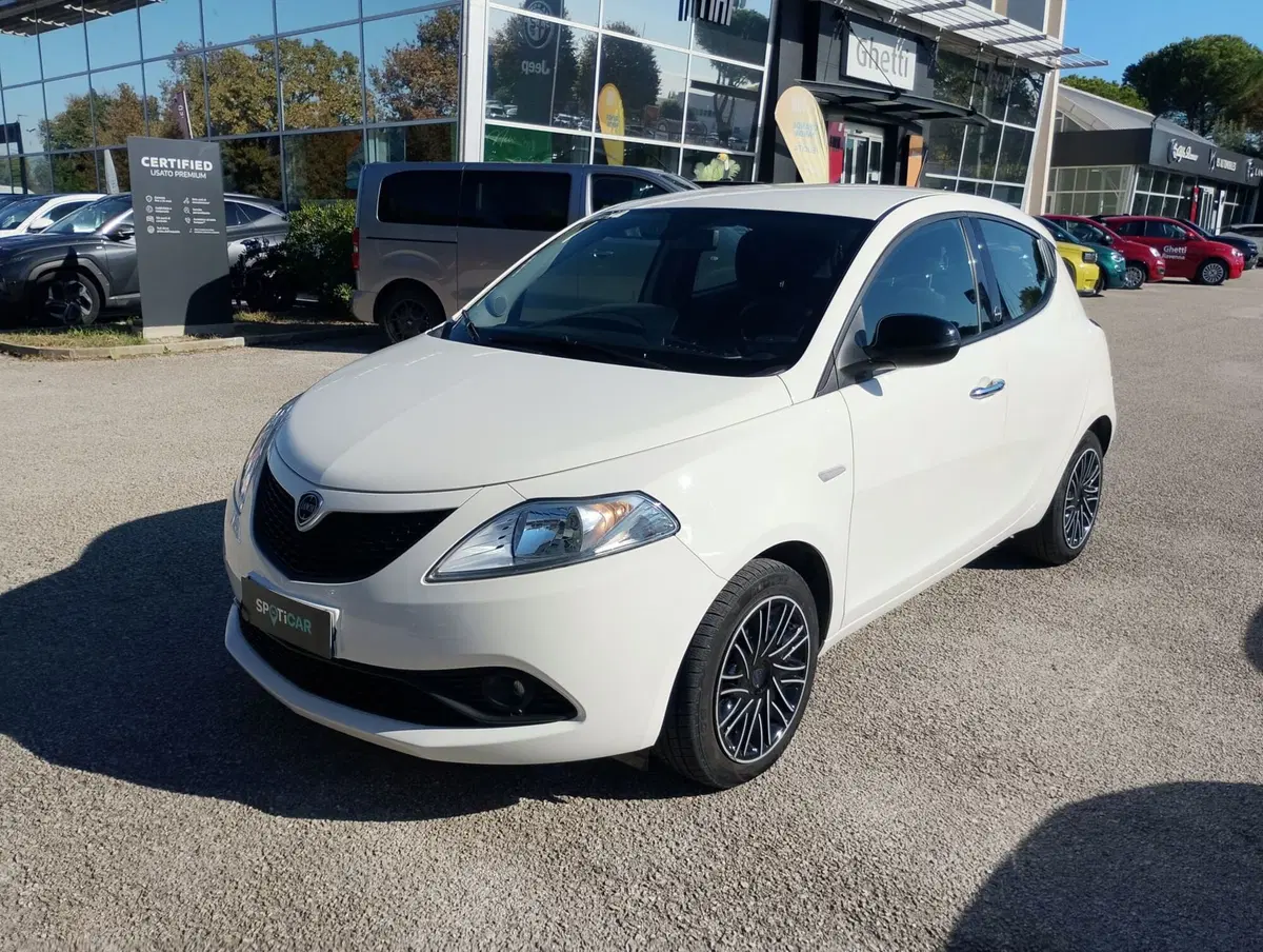 Lancia Ypsilon usata a Ravenna