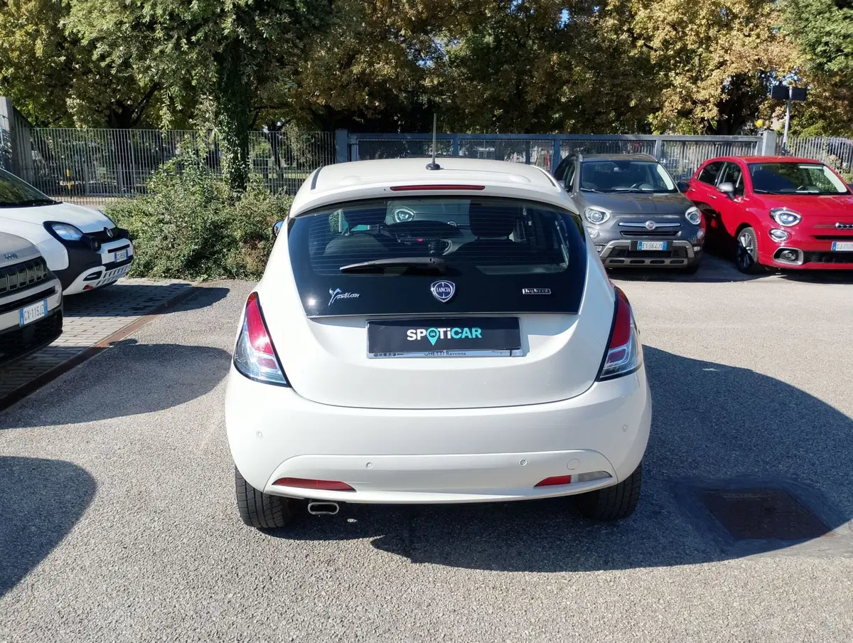 Lancia Ypsilon usata a Ravenna (13)