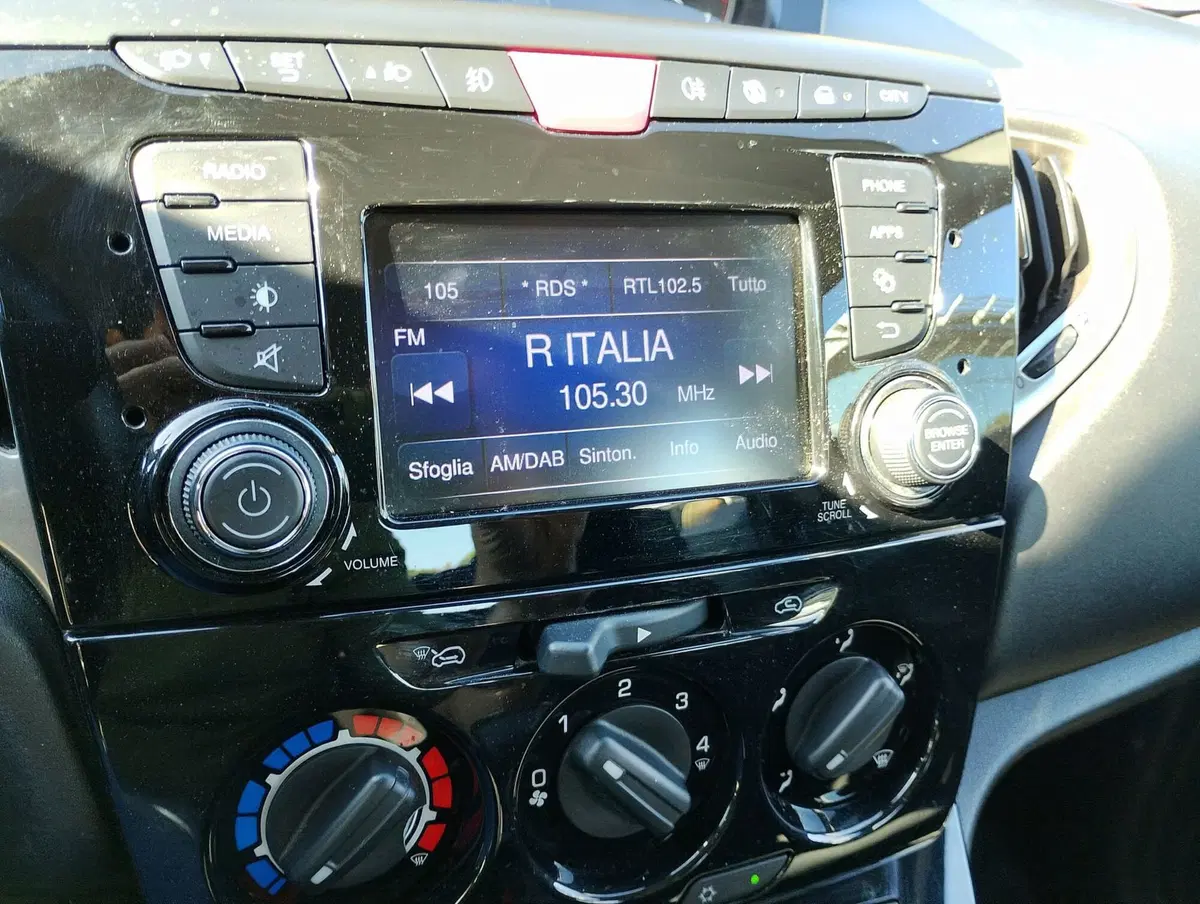 Lancia Ypsilon usata a Ravenna (19)