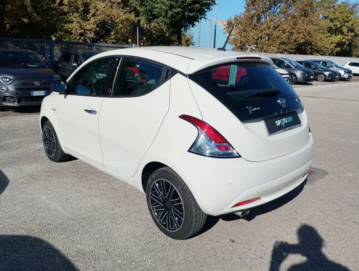 Lancia Ypsilon usata a Ravenna (2)