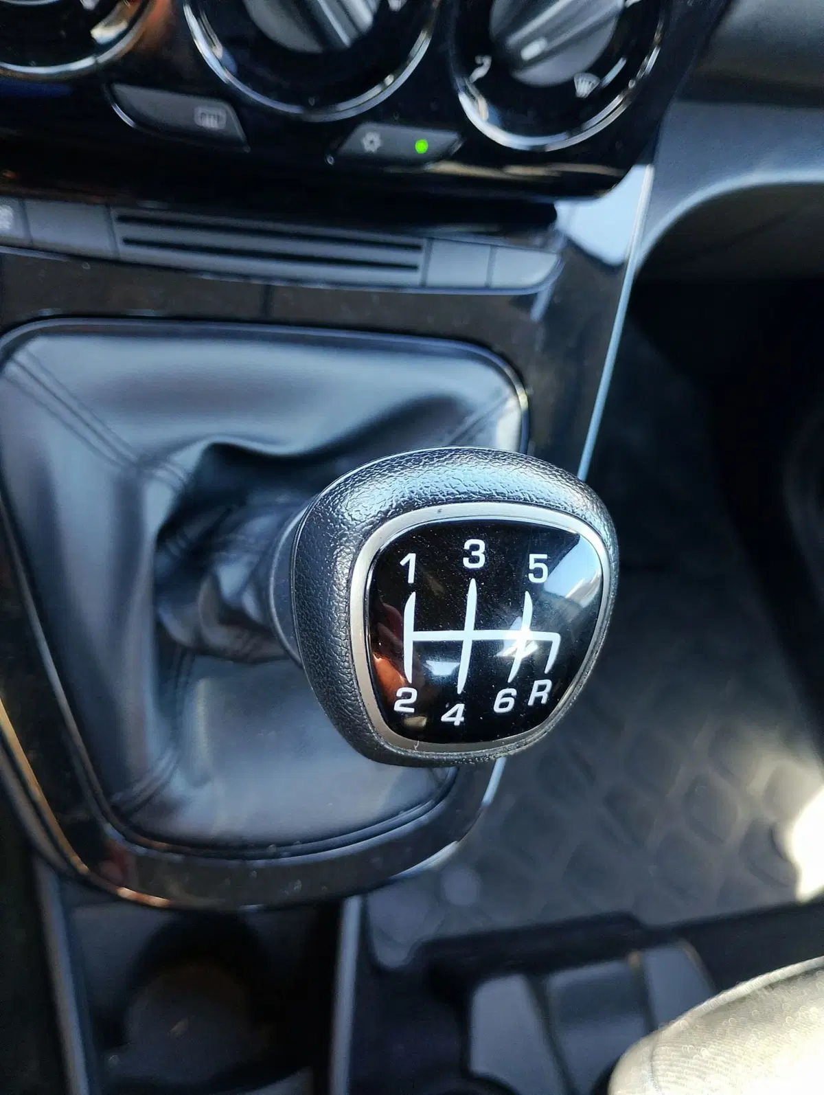Lancia Ypsilon usata a Ravenna (20)