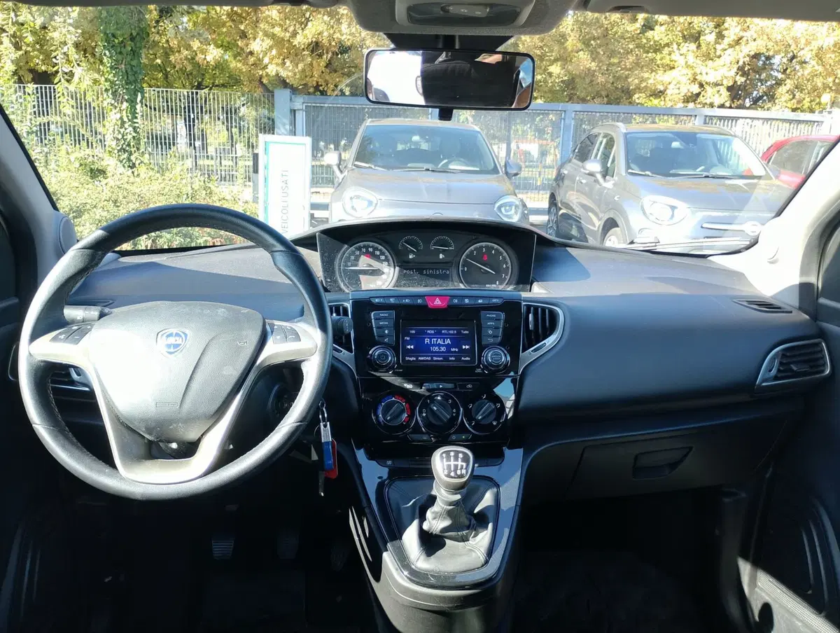 Lancia Ypsilon usata a Ravenna (5)
