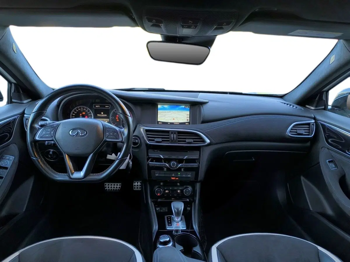 Infiniti Q30 usata a Udine (11)