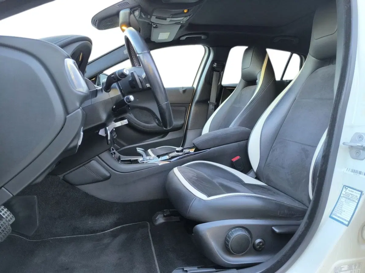 Infiniti Q30 usata a Udine (8)