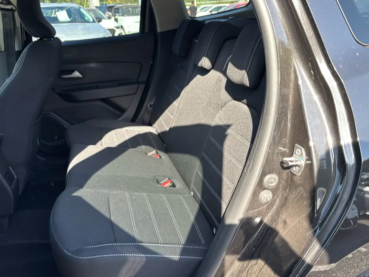 Dacia Duster usata a Latina (13)