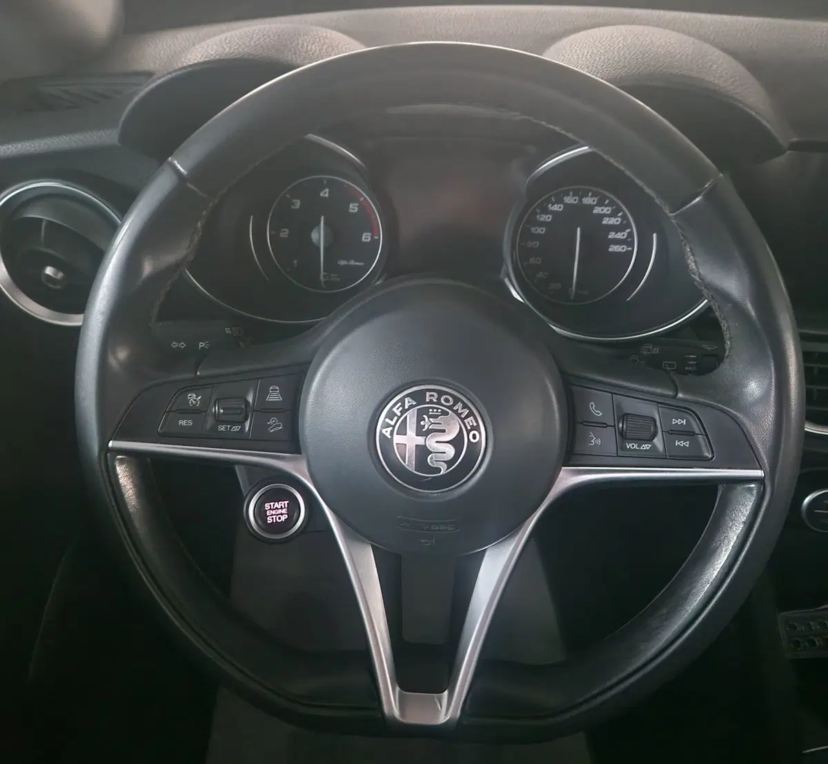 Alfa Romeo Stelvio usata a Terni (12)