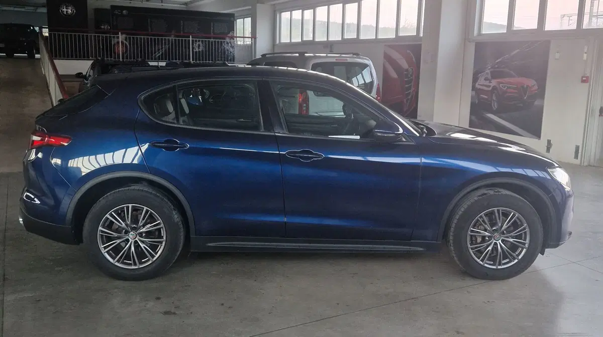 Alfa Romeo Stelvio usata a Terni (6)