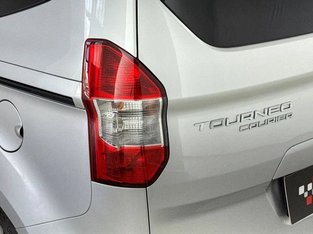 Ford Tourneo Courier usata a Bologna (8)