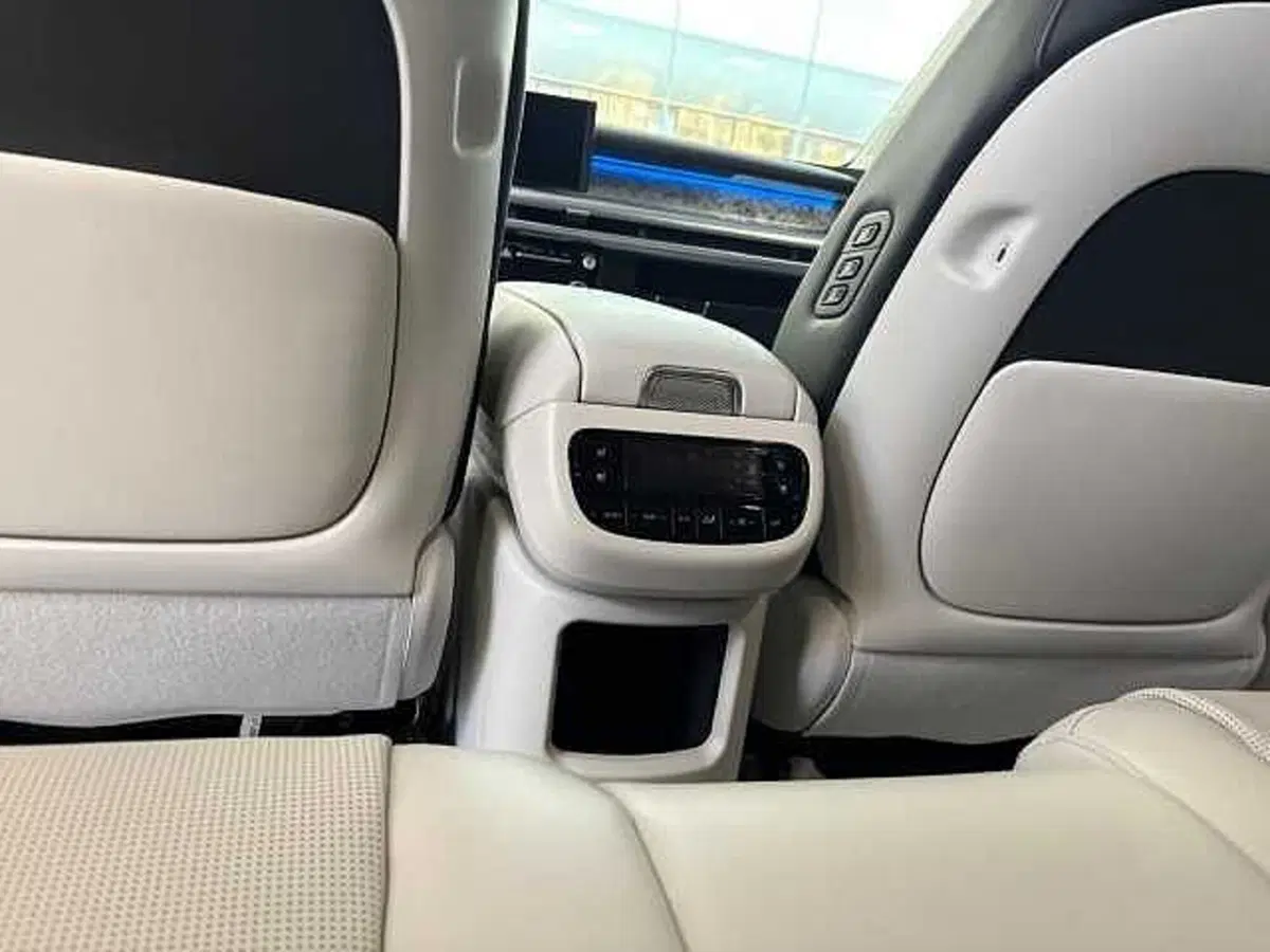 Hyundai Ioniq 9 nuova a Firenze (10)