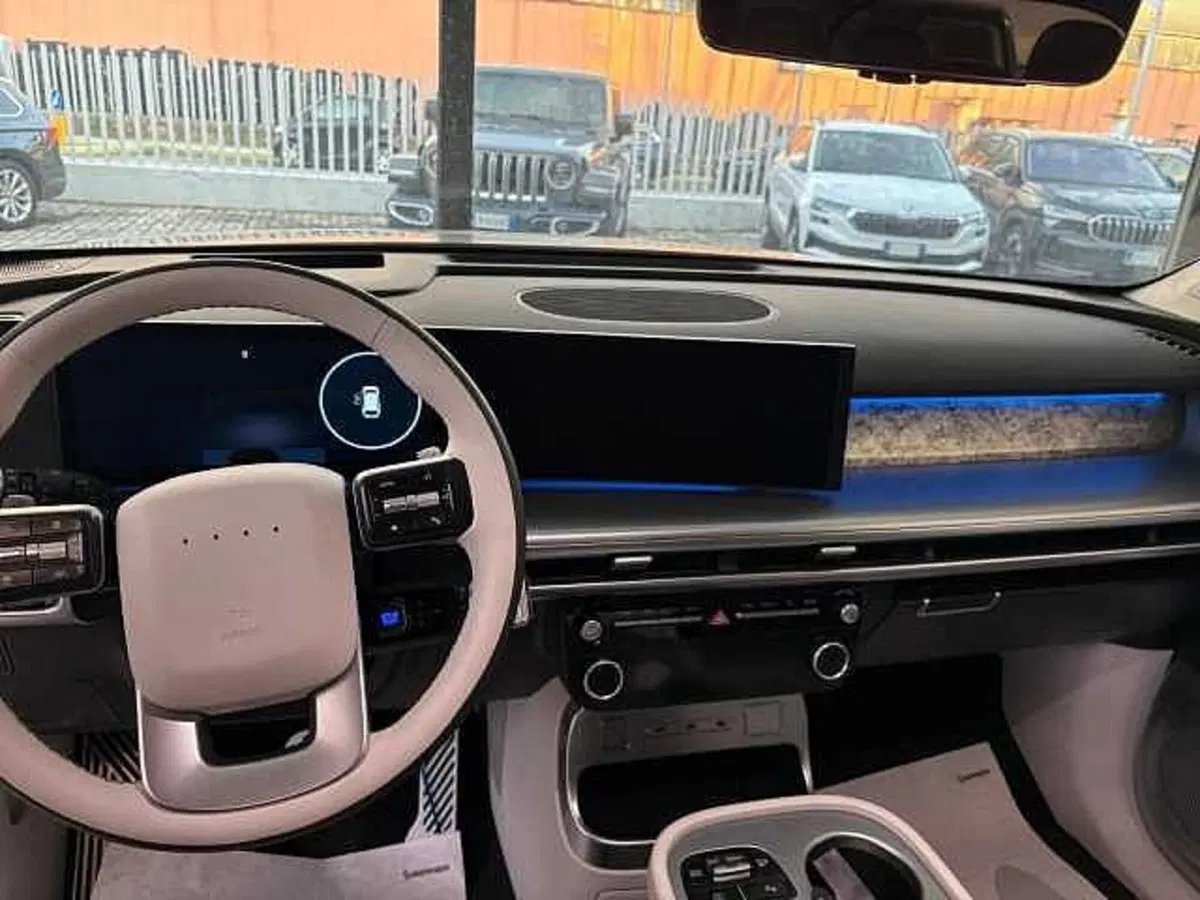Hyundai Ioniq 9 nuova a Firenze (12)