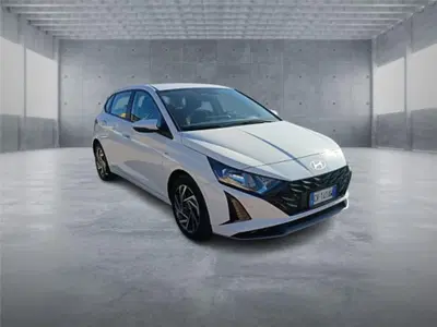 Hyundai i20 1.0 T-GDI 48V iMT ConnectLine del 2024 usata a Bari