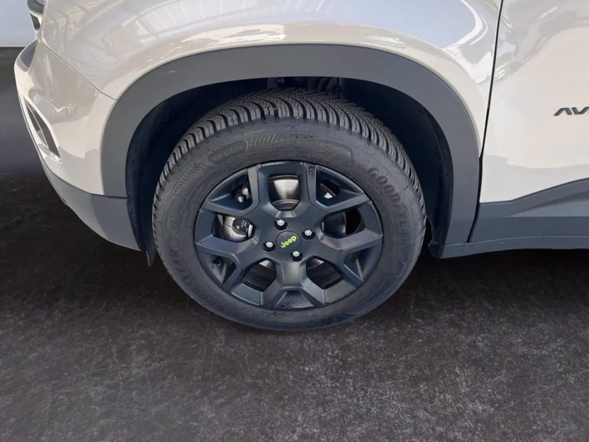 Jeep Avenger usata a Milano (9)
