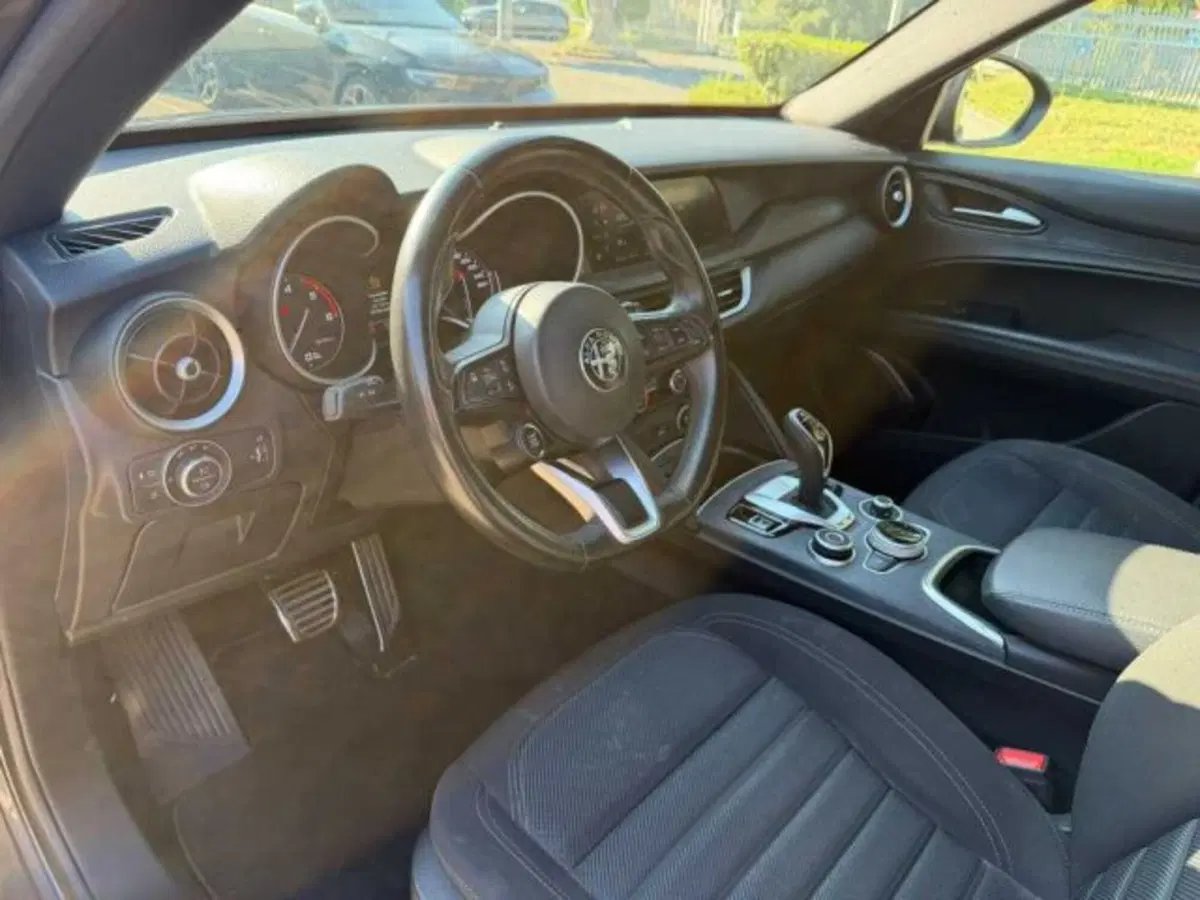 Alfa Romeo Stelvio usata a Caltanissetta (10)