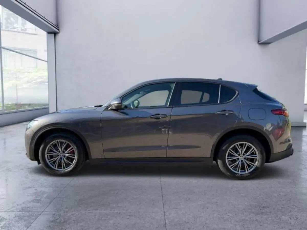 Alfa Romeo Stelvio usata a Caltanissetta (4)