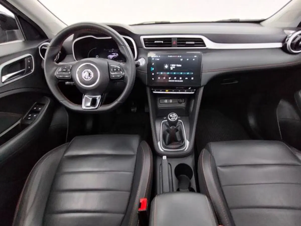 Mg ZS (2021-->) usata a Como (4)