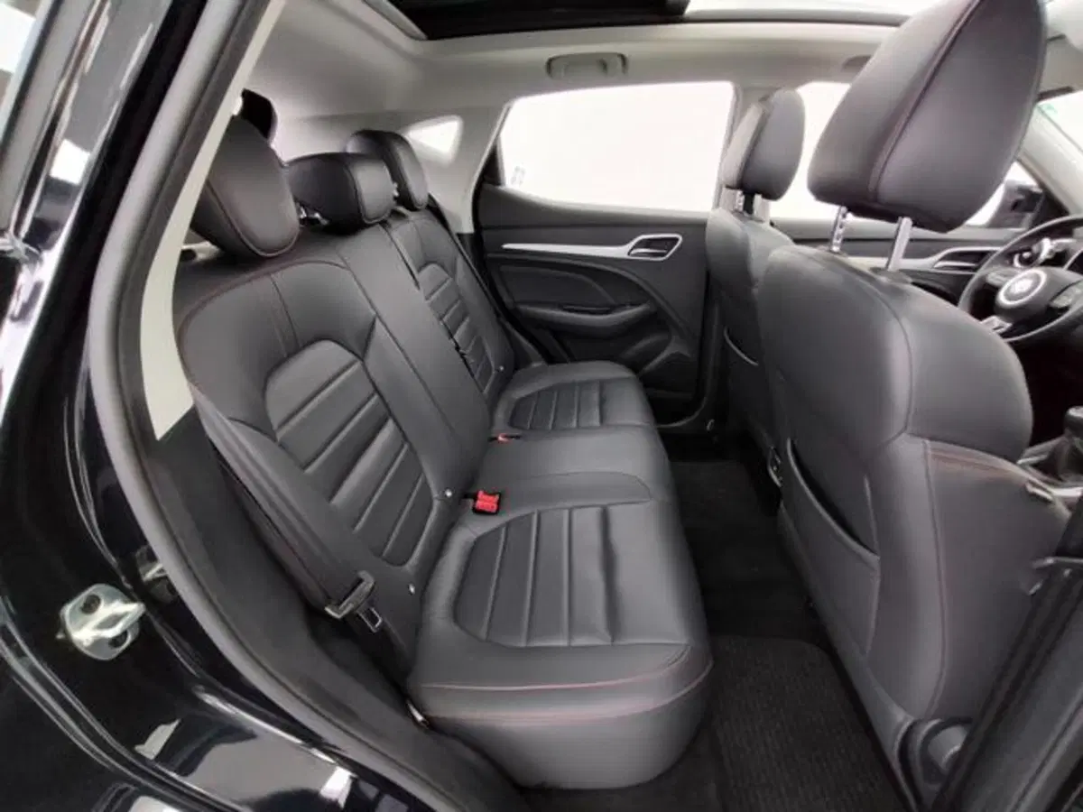 Mg ZS (2021-->) usata a Como (5)