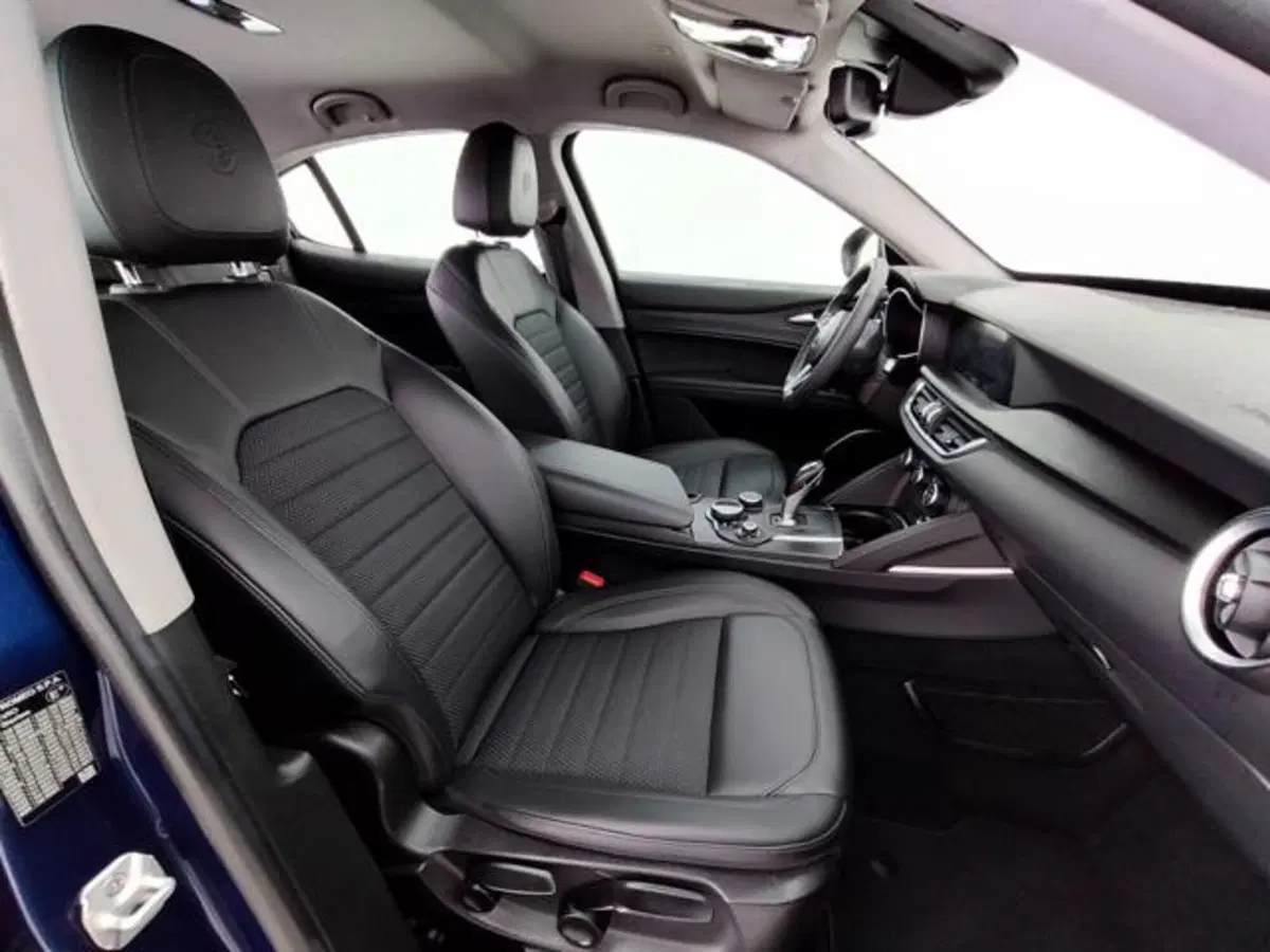 Alfa Romeo Stelvio usata a Como (3)