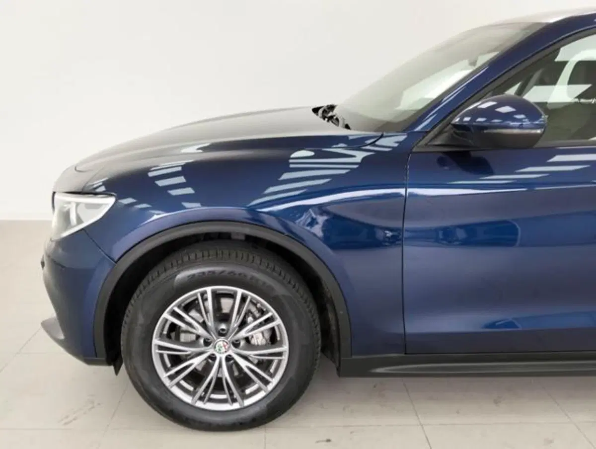 Alfa Romeo Stelvio usata a Como (9)