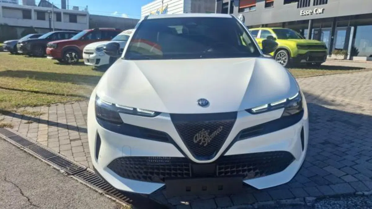 Alfa Romeo Junior nuova a Padova (2)