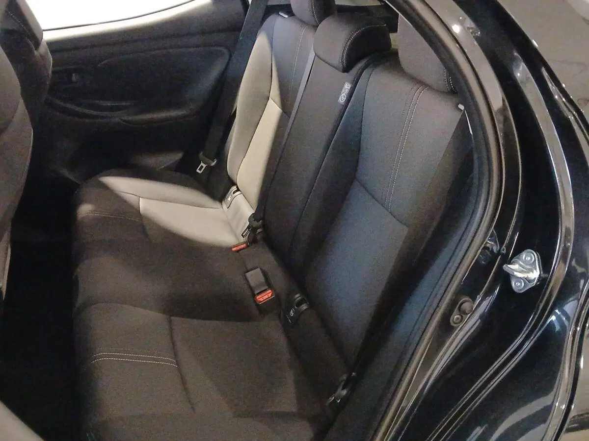 Toyota Yaris Cross nuova a Genova (10)