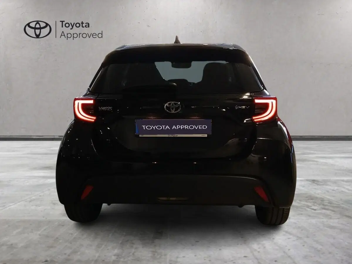 Toyota Yaris Cross nuova a Genova (11)
