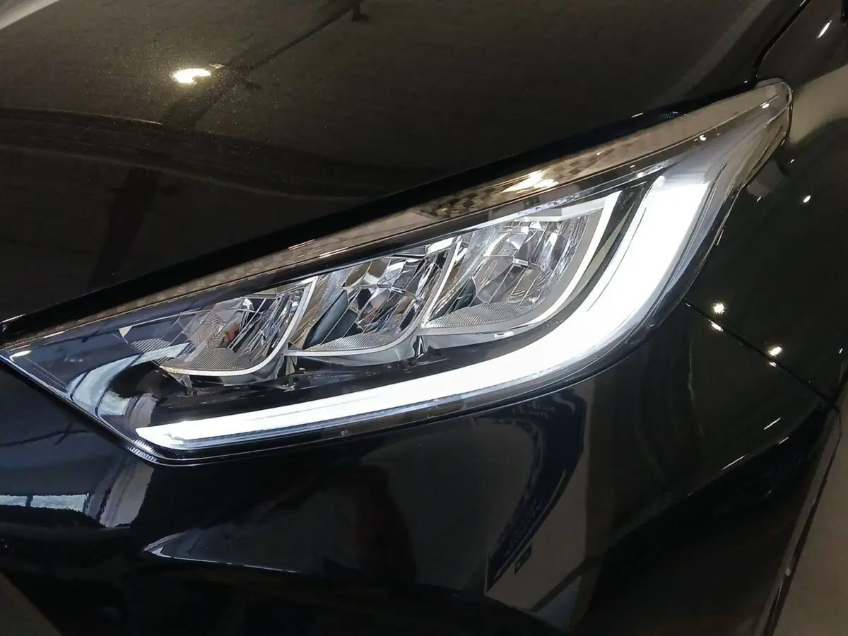 Toyota Yaris Cross nuova a Genova (13)