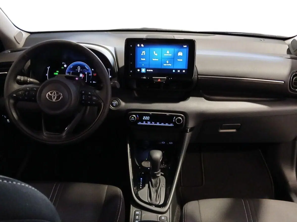 Toyota Yaris Cross nuova a Genova (16)