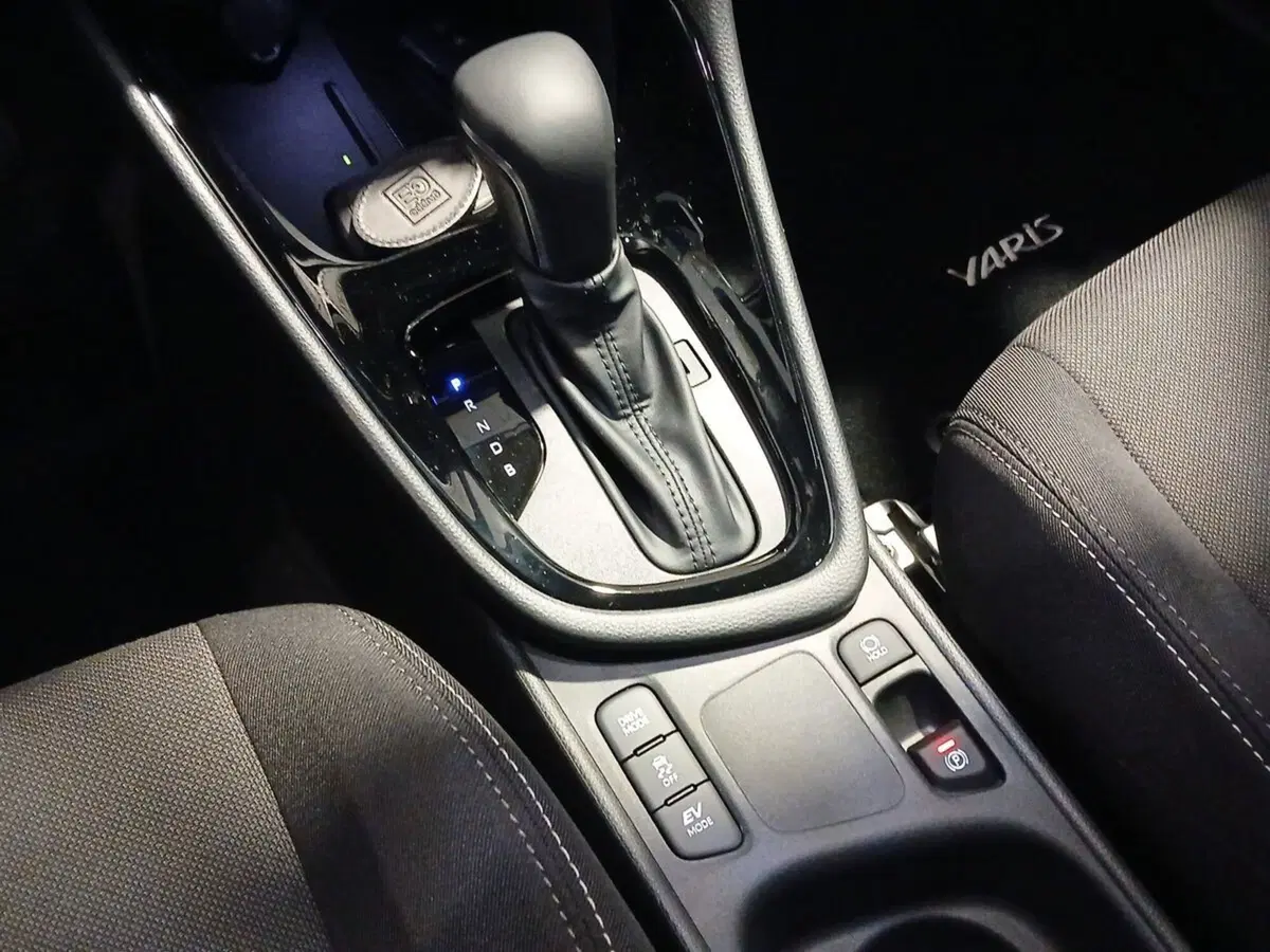 Toyota Yaris Cross nuova a Genova (19)