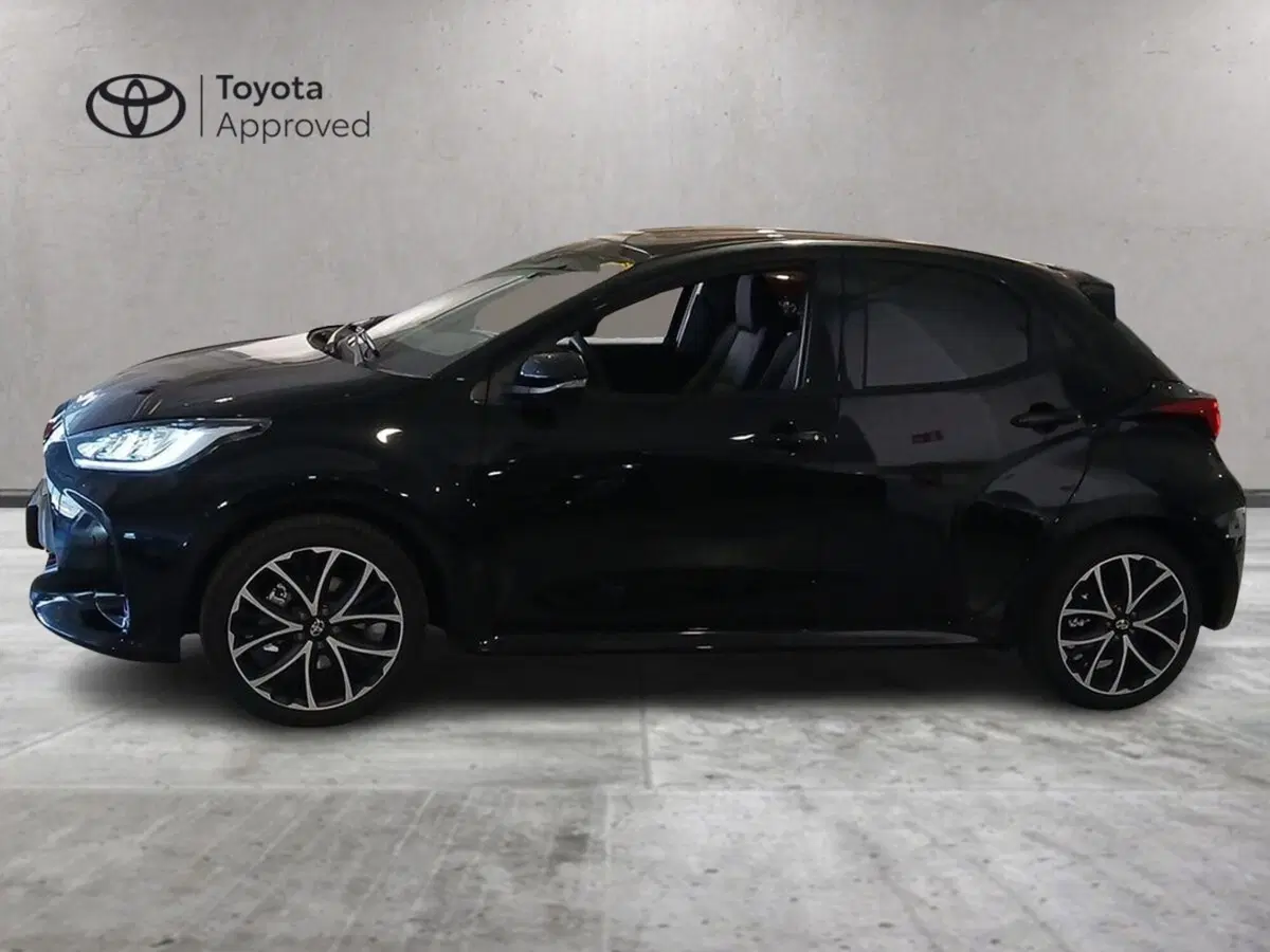 Toyota Yaris Cross nuova a Genova (2)