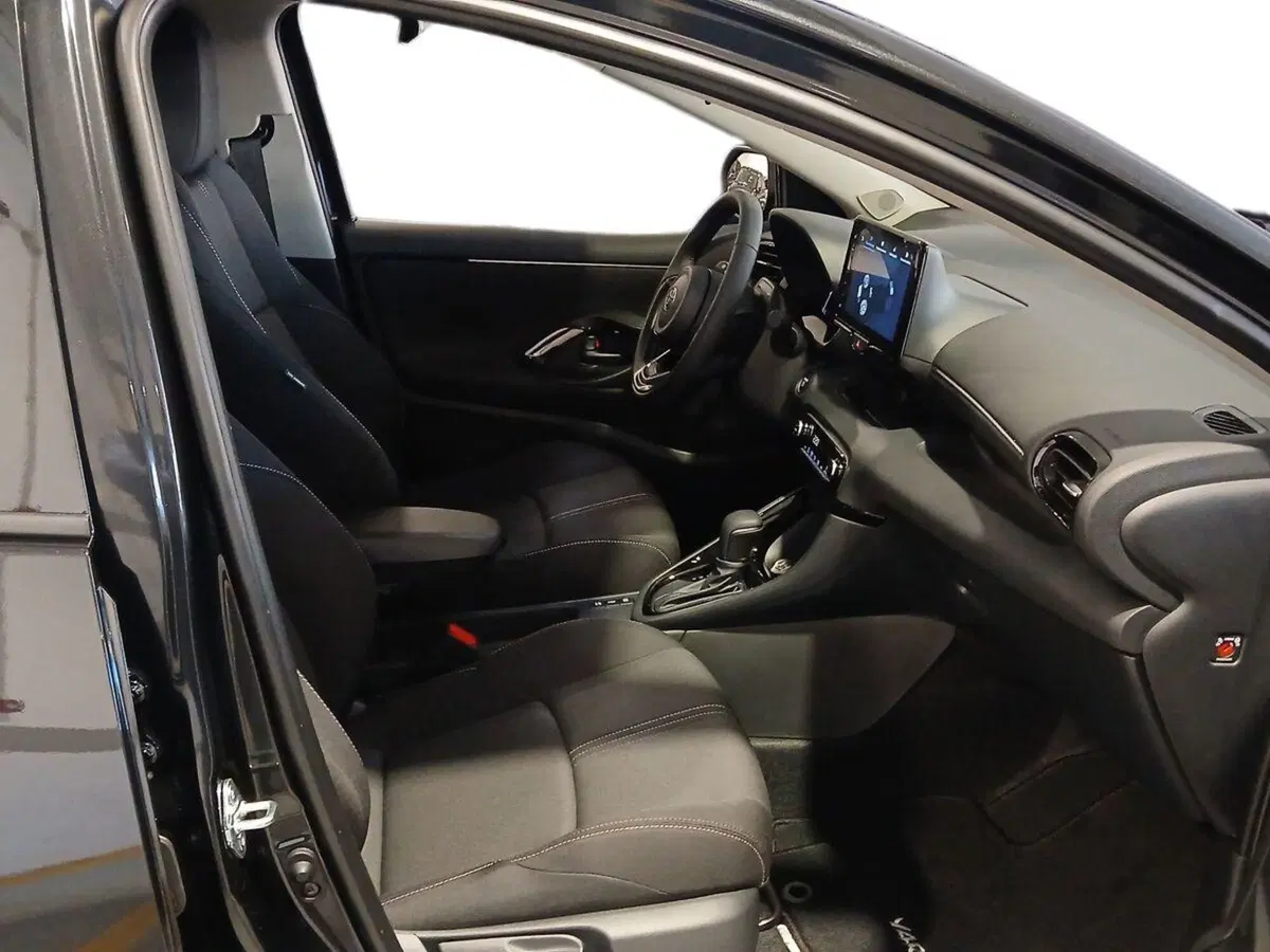Toyota Yaris Cross nuova a Genova (20)