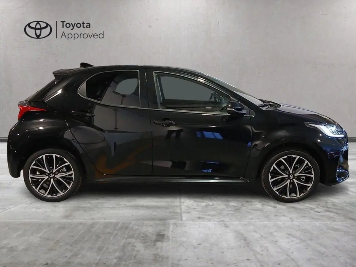 Toyota Yaris Cross nuova a Genova (3)