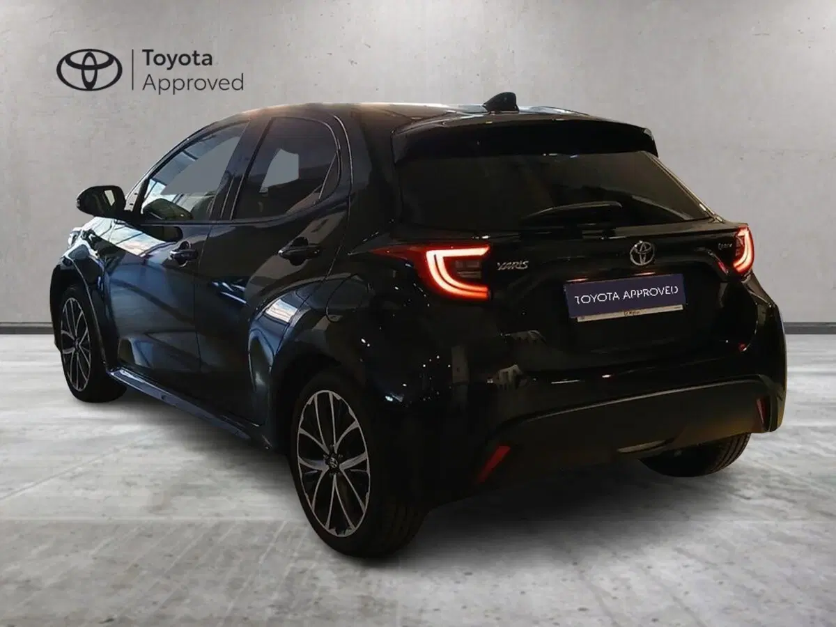 Toyota Yaris Cross nuova a Genova (4)