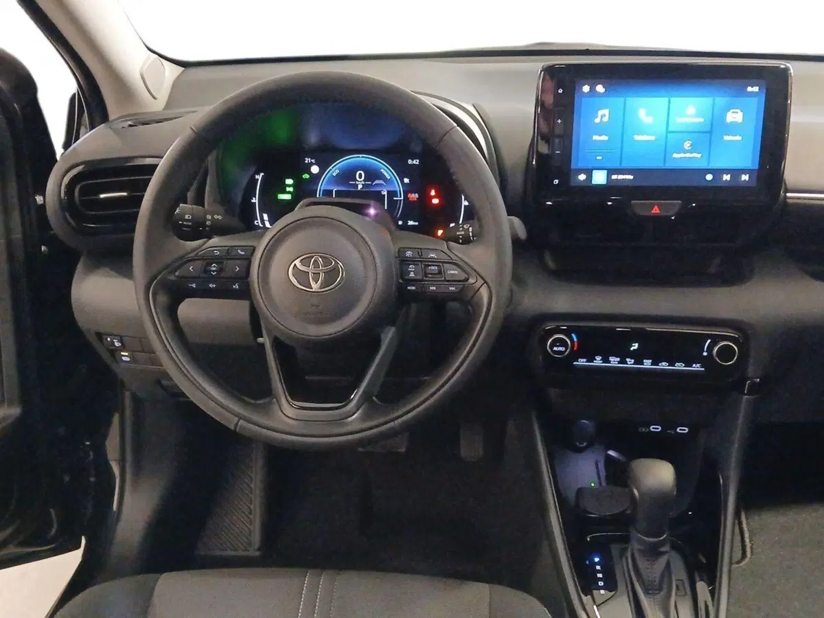 Toyota Yaris Cross nuova a Genova (7)