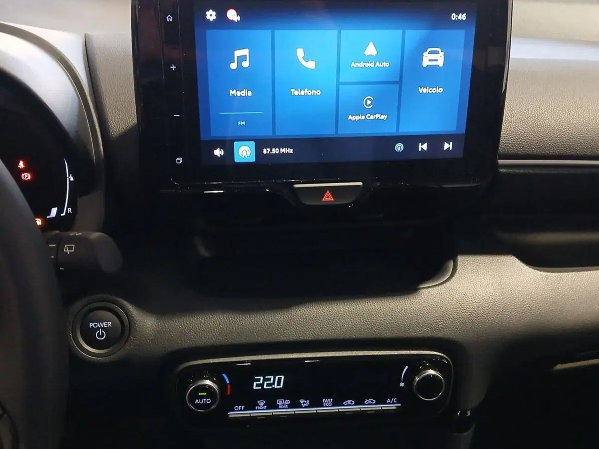 Toyota Yaris Cross nuova a Genova (9)