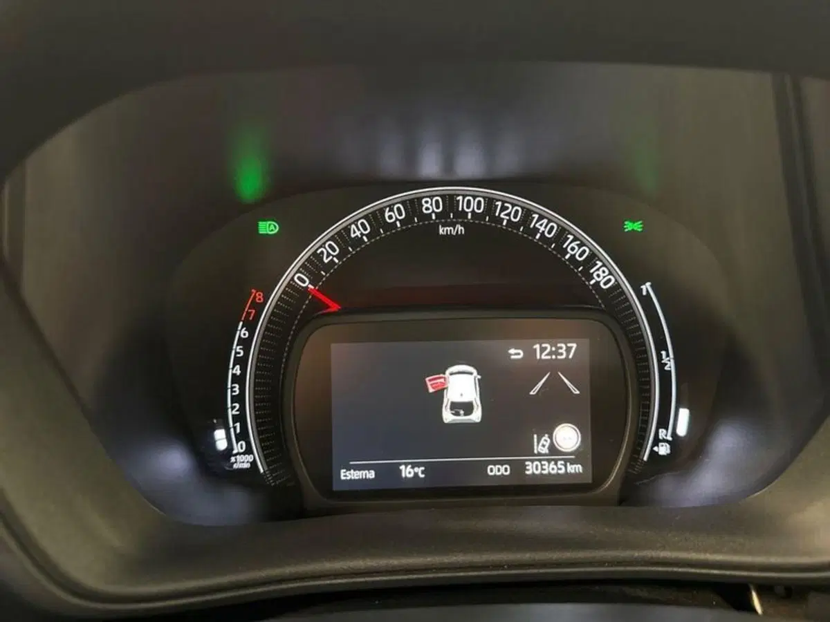 Toyota Aygo X usata a Prato (12)