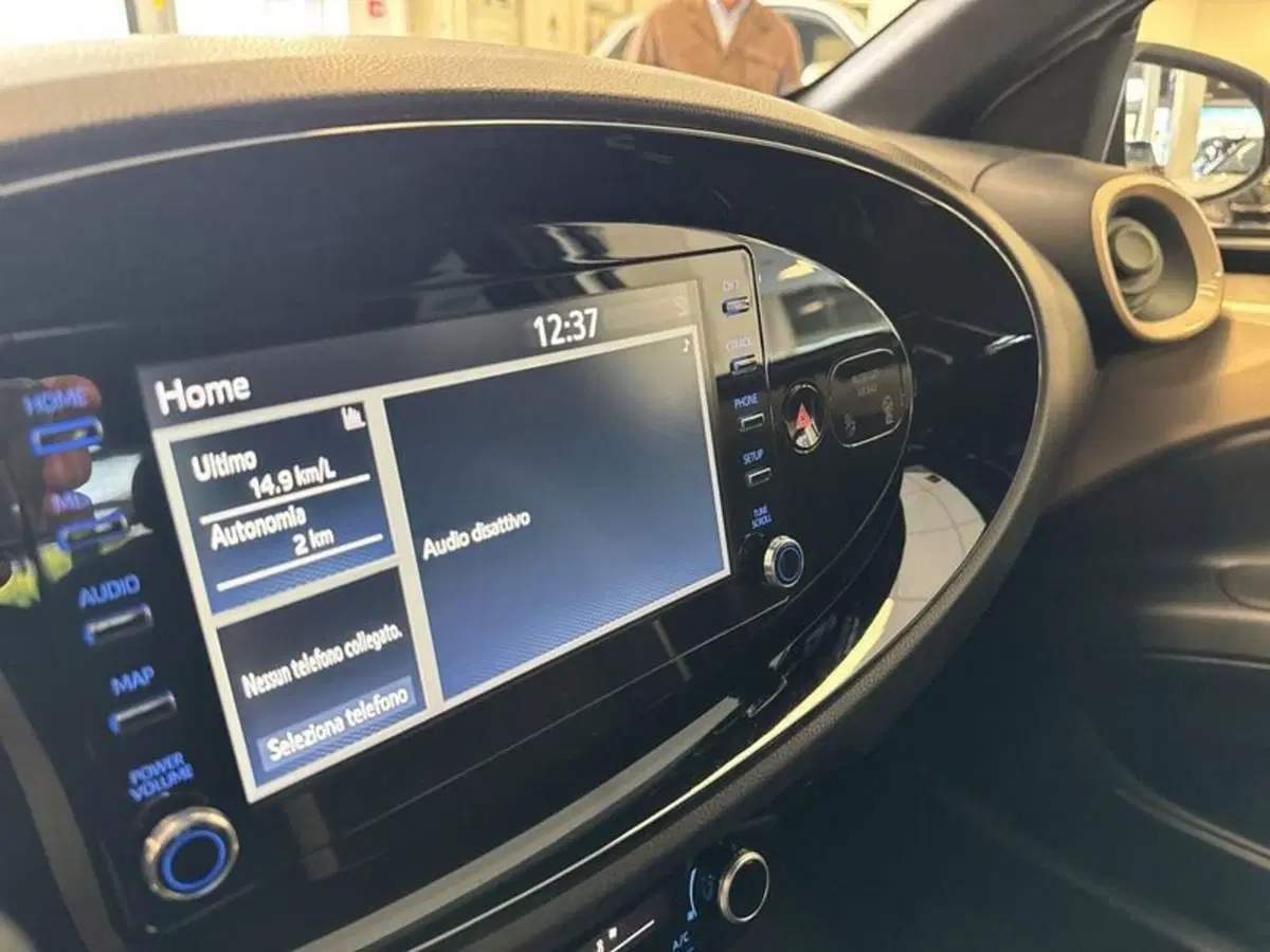 Toyota Aygo X usata a Prato (13)
