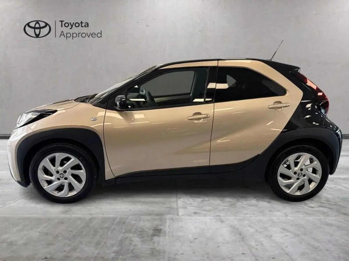 Toyota Aygo X usata a Prato (3)