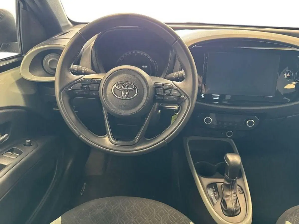 Toyota Aygo X usata a Prato (10)