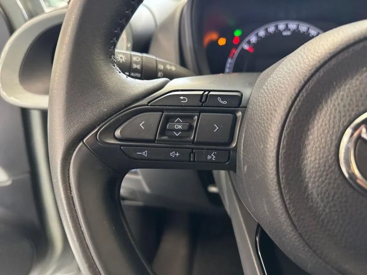 Toyota Aygo X usata a Prato (11)